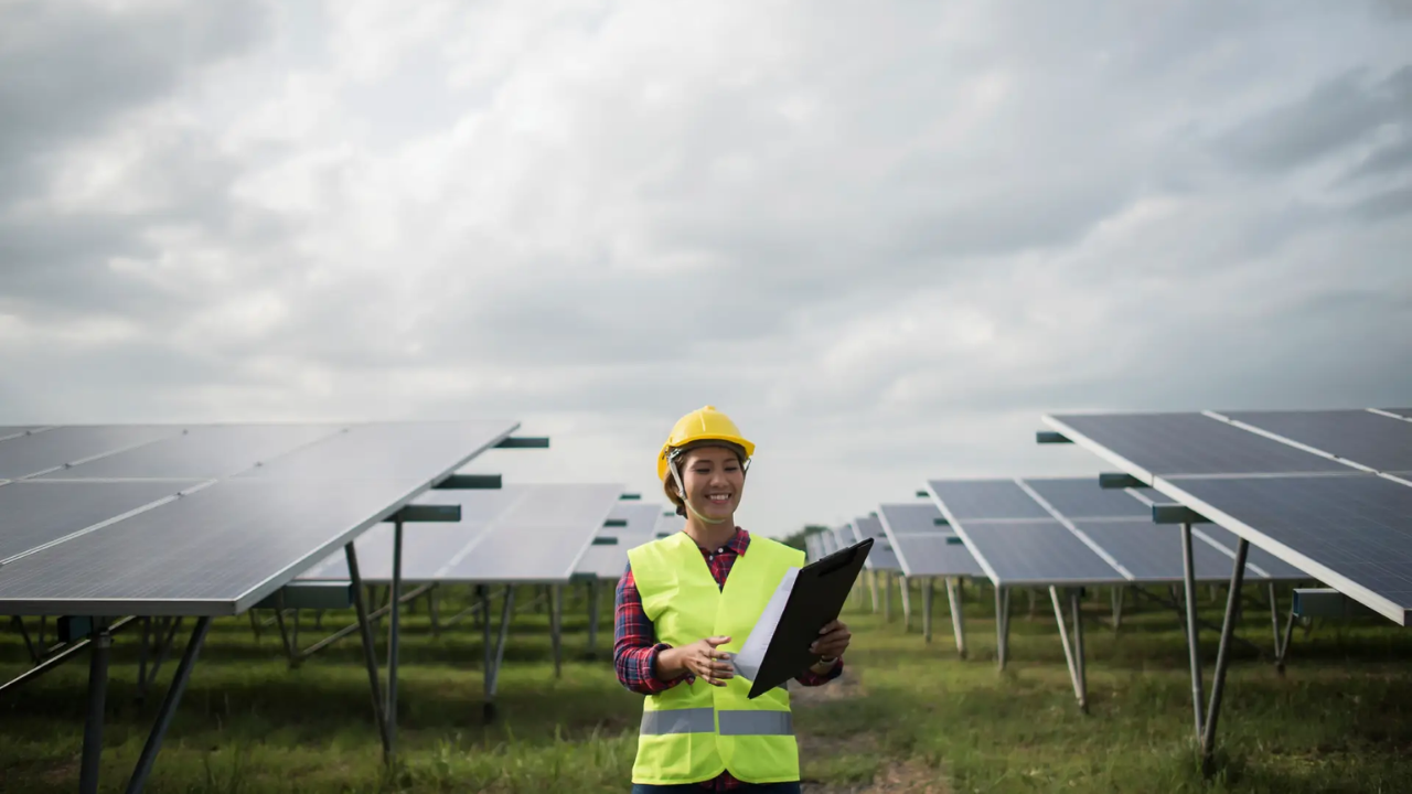 Solar Power is India's Green Future (1)